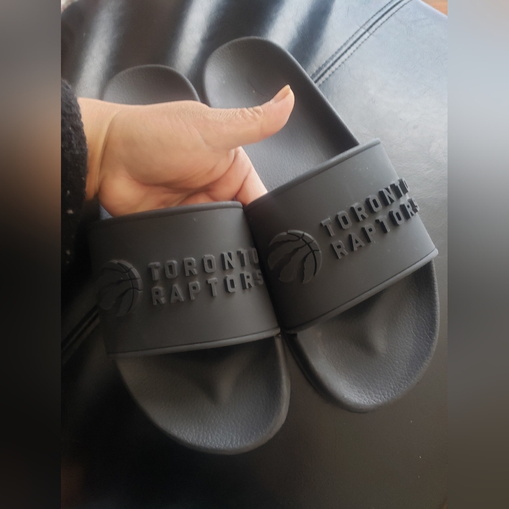 Toronto Raptors Black Slide Sandals - Picture 3 of 4
